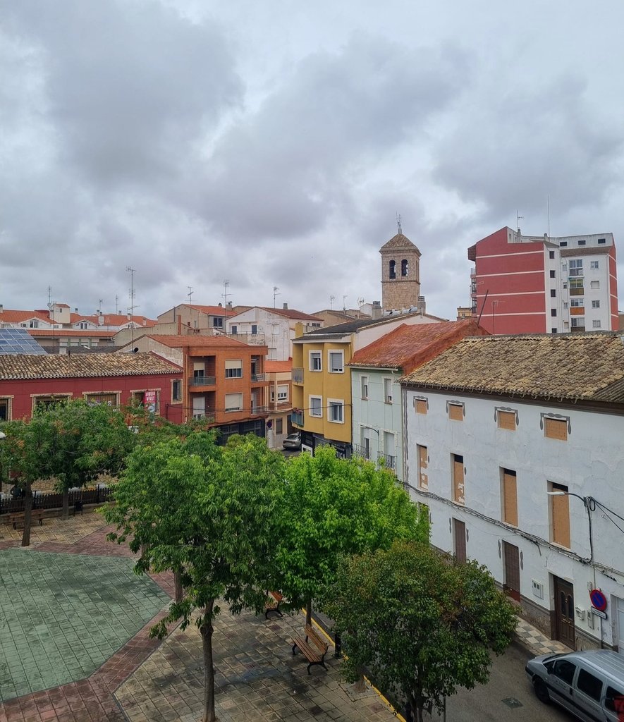 🌧️Lunes gris por la provincia de #Albacete, con chubascos generalizados. 📸Villamalea, esta mañana. #meteoAB © Esther Jiménez
