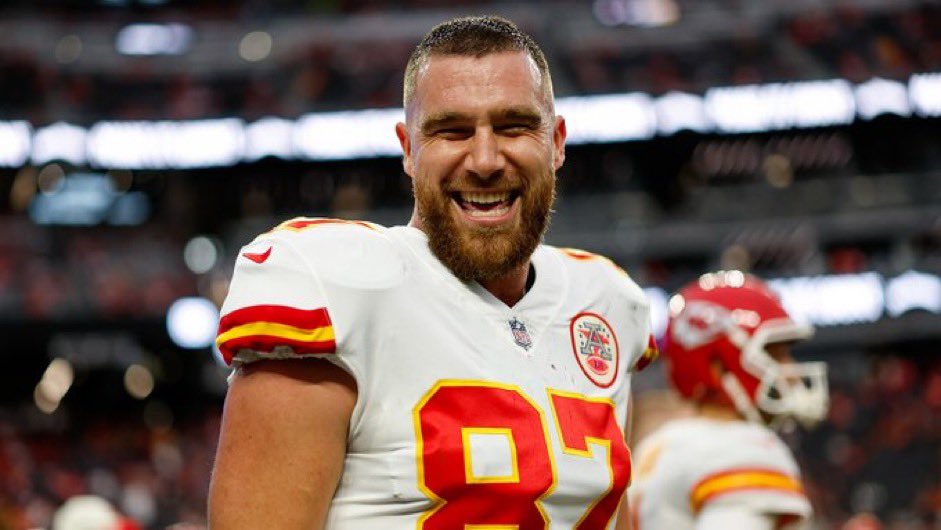 #Chiefs star Travis Kelce’s contract extension tacks on two years and $34.25 million to the two years remaining on his old deal, per sources.

Kelce now has guaranteed money in 2024, with additional money vesting year-by-year. He’s signed through 2027, when he’ll be 38.