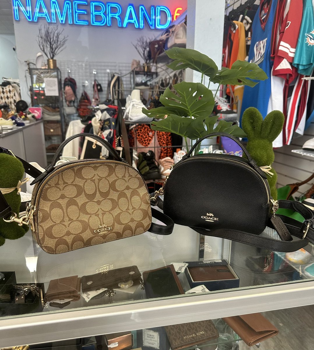 Coach 🔆 #coach #designer #purse #handbag #mesa #az #namebrandexchange #recycle #recycledfashion #discount #designer #sustainability #sustainablefashion #mesaaz #mcc #asu #fashion #thrift #save #local