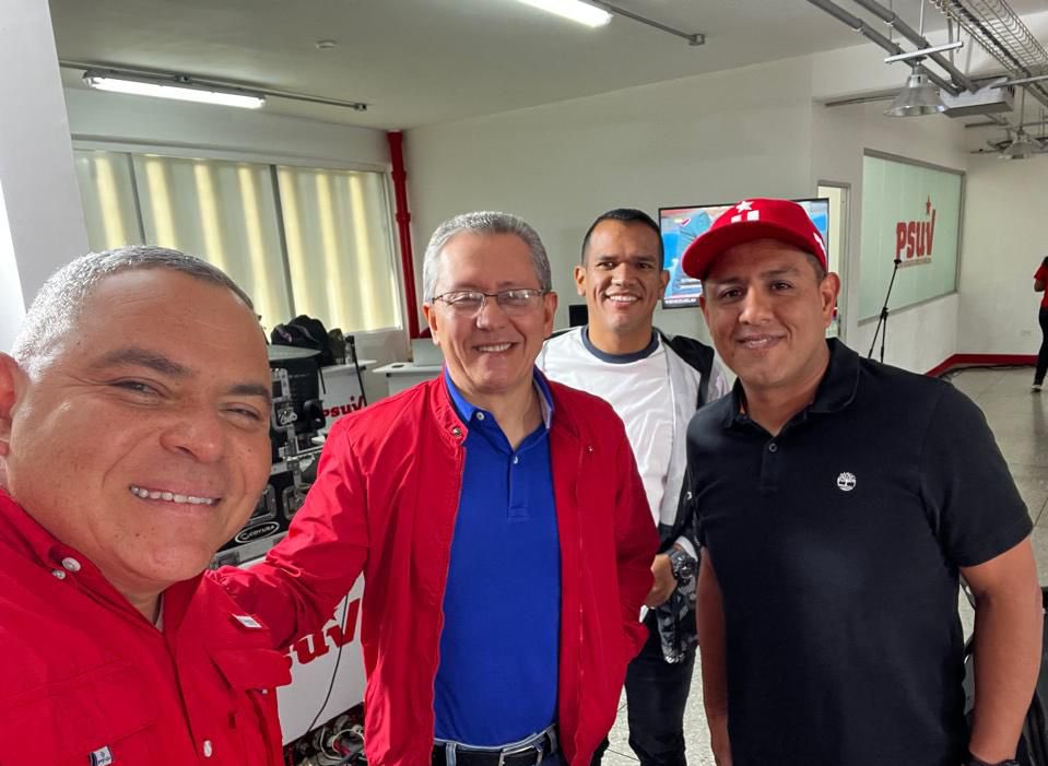 AdolfoP_Oficial's tweet photo. #29Abr Estuve en la reunión política de la Dirección Nacional del @partidopsuv dirigida por nuestro 1er Vicepresidente @dcabellor. Todo el pueblo junto a la militancia del partido permanecerá en la calle, movilizados y presentes en los territorios rumbo a la victoria del 28 de julio. 

@psuvlara2023 @nicolasmaduro