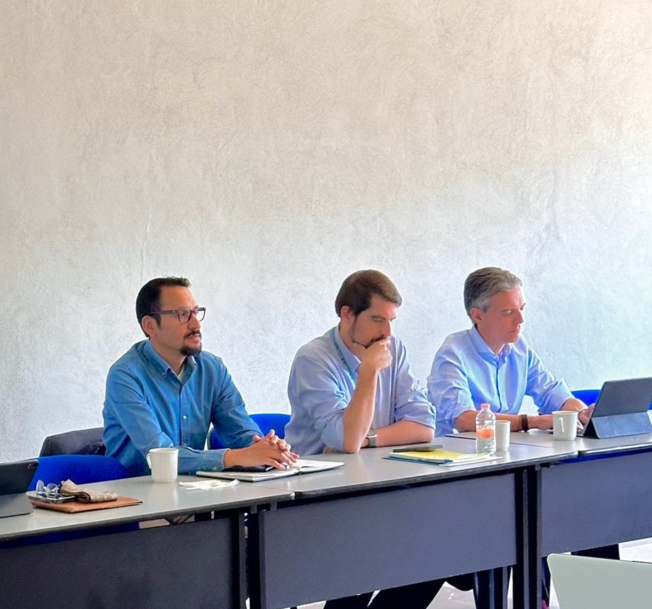 Recibimos en casa, <a href="/LaUASLP/">UASLP</a>, a <a href="/giolepri/">Giovanni Lepri</a>, <a href="/FlorianHopfner/">Florian Höpfner</a>, <a href="/emilioglezg/">Emilio González G</a> y <a href="/LiliaZalasar/">Selene</a> de <a href="/AcnurMexico/">ACNUR México</a>. Firmaron el convenio con el rector <a href="/AJZGrector/">Alejandro Zermeño Guerra</a> y luego dimos inicio a los trabajos de la Cátedra Institucional #SergioVieira.