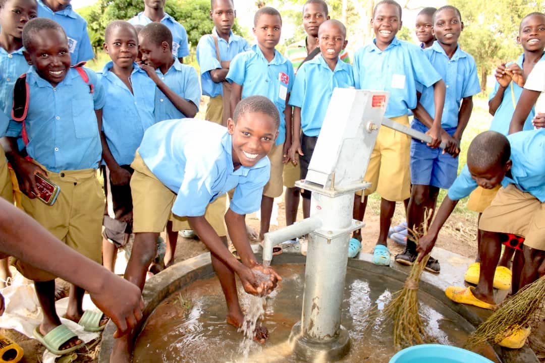 Exciting update! 💧 A new water well has been drilled in Buluya, providing the community with clean and accessible water. This is a major step towards a healthier future! 🌍 Get involved and let the clean water continue to flow ➡️ ucss.kindful.com/?campaign=1051…

#WaterForAll #CleanWater