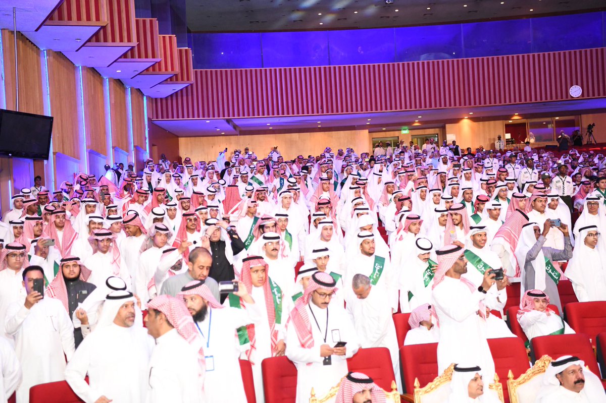 MOE_MHC's tweet photo. برعاية وكيل إمارة منطقة مكة المكرمة 
وحضور الوكيل المساعد للشؤون التنموية 

#تعليم_مكة يكرم ( 1100 ) طالب وطالبة من المتفوقين  والمتفوقات للعام الدراسي 1444 هـ ،  من المرحلتين المتوسطة والثانوية ؛وذلك بقاعة الملك عبدالعزيز بـ #جامعة_أم_القرى ، بحضور عدد من ممثلي الجهات الحكومية وأولياء الأمور وقيادات الإدارة .