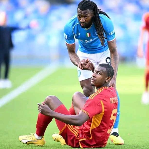 📸 Zambo Anguissa et Evan Ndicka hier lors de Napoli - Roma. 🤝🇨🇲🇨🇮