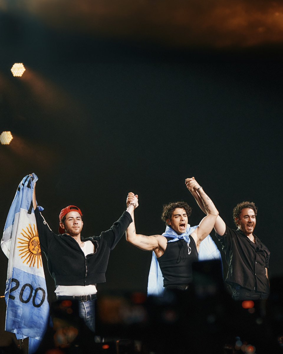 letitberock_'s tweet image. Dios, Patria y Jonas Brothers 🫀🇦🇷 ❤️‍🩹