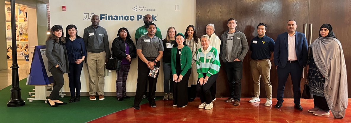 Throughout the year, our team members take pride in volunteering with organizations like Junior Achievement to educate students about financial decisions. 

📸 Recent volunteers with <a href="/JA_GW/">JA of Greater Washington</a> and JA of Western PA

#FinancialLiteracyMonth #UnitedWithTheCommunity