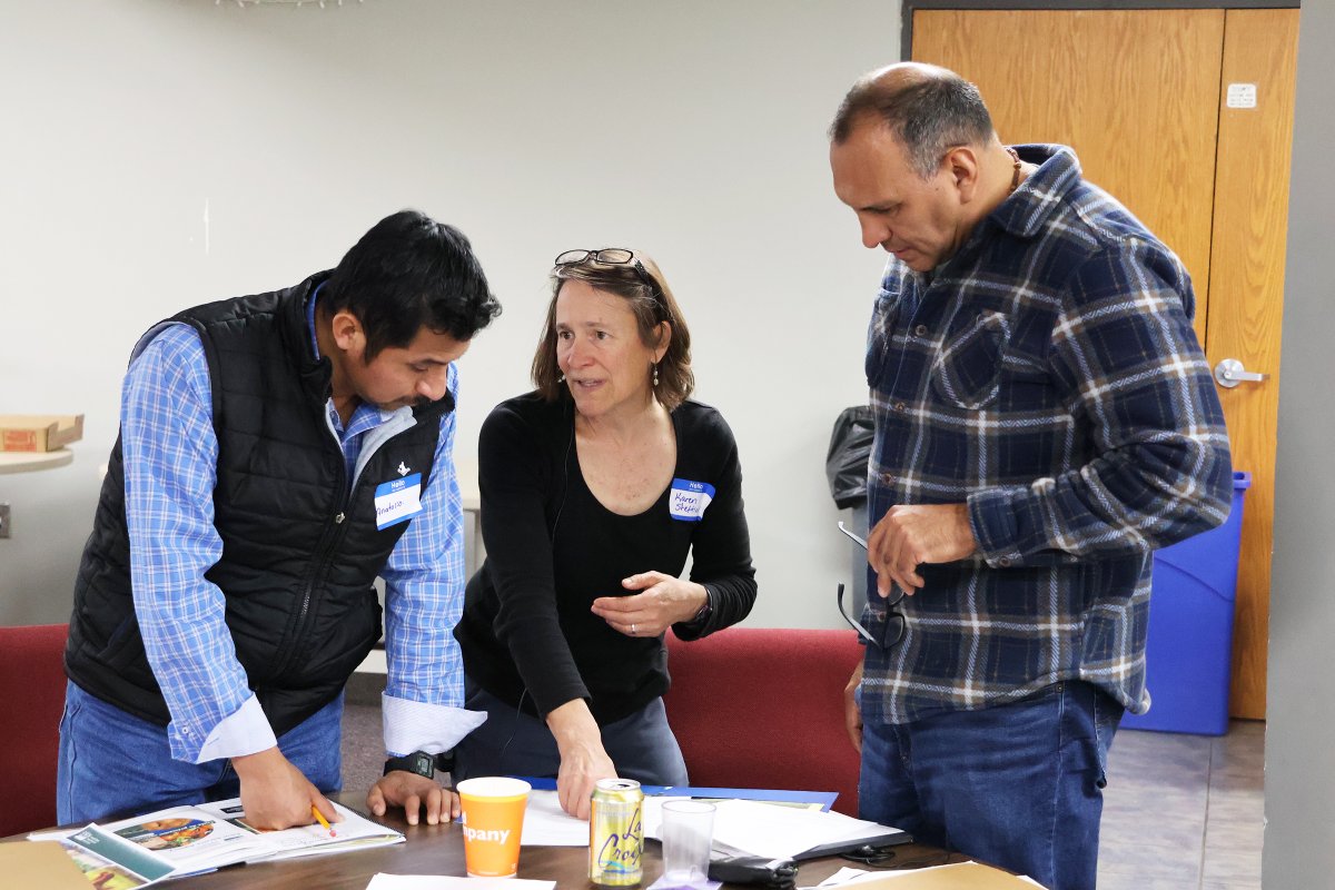 'It's a sacrifice, I can't lie. But if you want to work, you can do it,' said farmer Rodrigo Cala during a Spanish-language 'Land Access: Are You Ready?' LSP workshop on Saturday. For more on land access resources, see landstewardshipproject.org/land-transitio… #beginningfarmers