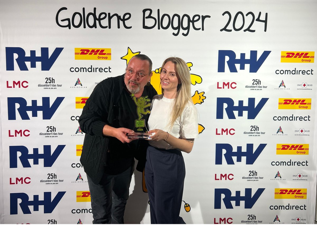 Welcher Podcast hat euch in diesem Jahr am meisten begeistert? Herzlichen Glückwunsch an Richard, wo erreiche ich Dich? von @loff_o & @IngmarStadelman, Gewinner des Goldenen Bloggers in der Kategorie 'Podcast'!🎙️  #GoldeneBlogger