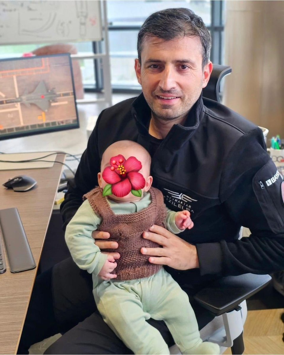 Berrak bir gökte, çocuklar aşkına 🇹🇷👶.. Hem babadan hem dededen asil kuzum .. Allah vatana millete hayırlı evlat eylesin..Soyunuz sonsuz olsun inşallah🤲