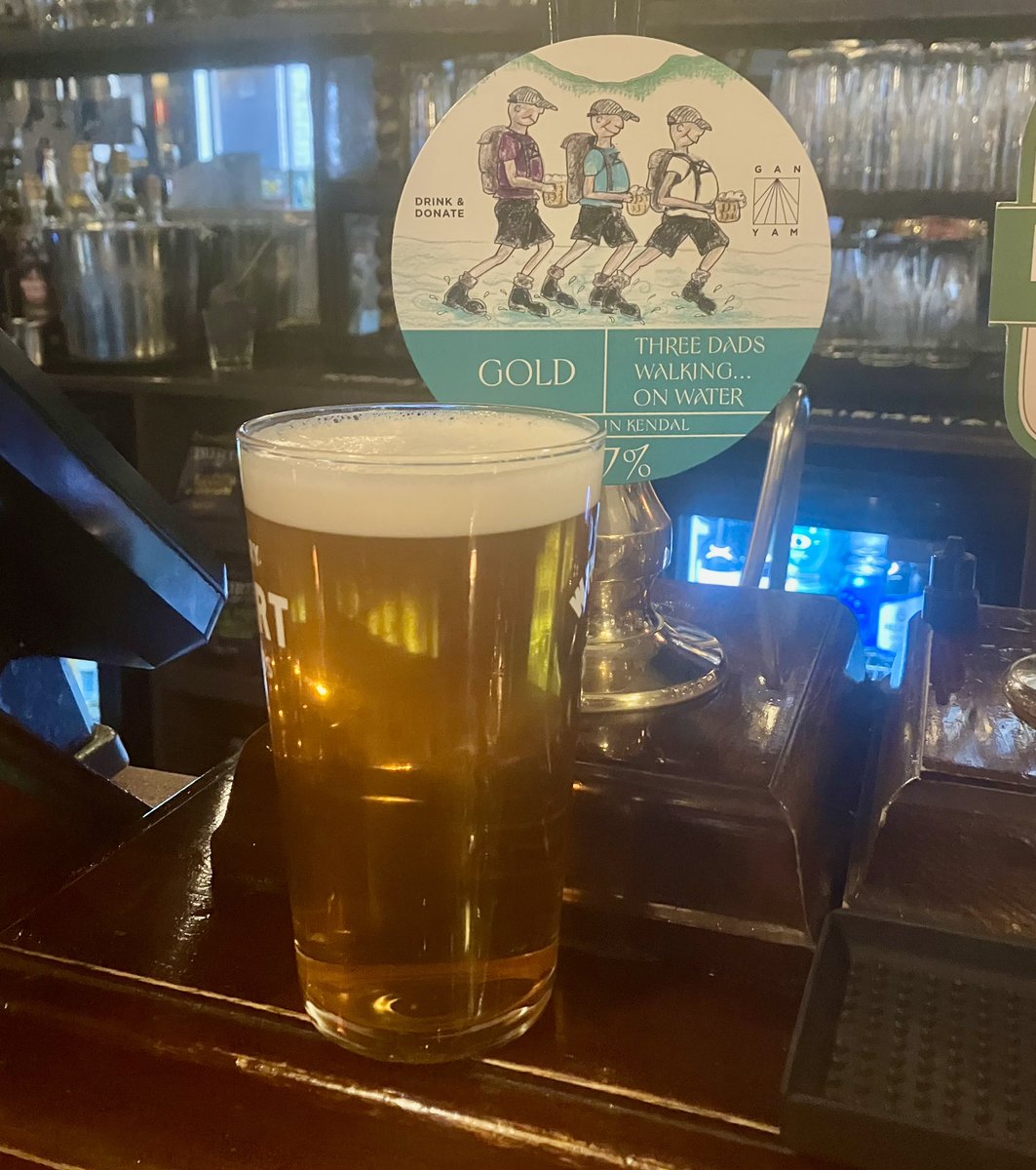 Great that the famous @WhitelocksLeeds #Leeds is supporting @3dadswalking by serving @ganyambrew 3 Dads Walking on Water & serving Black Cat 3 Dads gin as a special! 👏 I enjoyed a much needed pint after todays leg of the Walk of Hope 2024! 🥾🍺 #3DadsWalking #SuicidePrevention