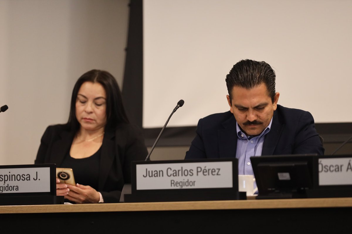 jcperez83's tweet photo. En favor del #SanoEsparcimiento y el #InteresSuperiorDeLaNiñez presente ante el pleno del H. Ayuntamiento de Zapopan, un punto de acuerdo para PROHIBIR EL CONSUMO Y LA VENTA DE BEBIDAS ALCOHÓLICAS EN LOS CENTROS DEPORTIVOS DEL MUNICIPIO. @ZapopanGob @PartidoMorenaMx https://t.co/etUVf0wLuC