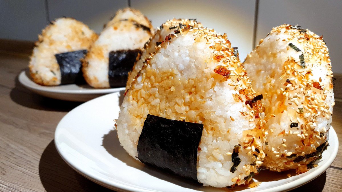 [Homemade] Filthy Onigiri filled with Spicy Tuna