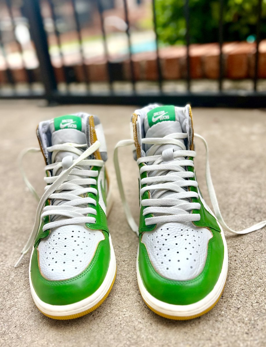 RT if there’s should be this years Road shoe for the team 
…
…

#Custom21Tx #Nike #Handmade #Texasmade #CustomSneakers #Swooshlife #NiceKicks #SneakerNews #SoleCollector #ComplexSneakers #Suede #Gold #Oregon #AlwaysDucks #GoDucks #Autzen#SpringGame #CollegeFootball #Big10