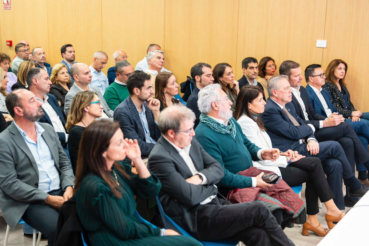 Parabéns a todos os novos cargos ourensáns do goberno galego; temos unha gran representación. Agradecemento, presidente Rueda; non imos fallar Traballo e dedicación; estamos aquí para dar solucións