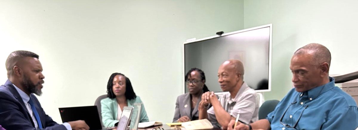 🇬🇩@ILOCaribbean Director Dr Joni Musabayana & our Decent Work Team are in Grenada for discussions with constituents and other partners 📝This morning’s meeting with the Labour Advisory Board focused on ILO support to address issues affecting workers, employers & policymakers