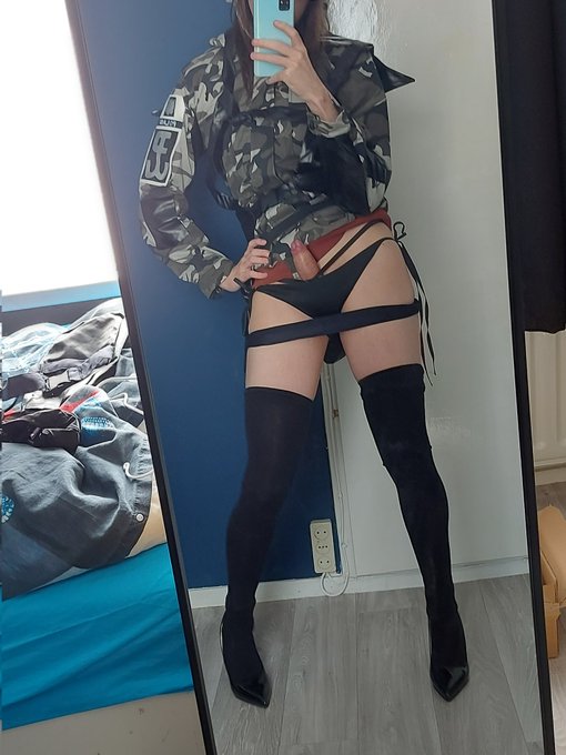 Would this be considered open carry? https://t.co/5LHSsPrwV9<a href="/tag/femboyfriday"class="tags"><span>#femboyfriday</span></a>