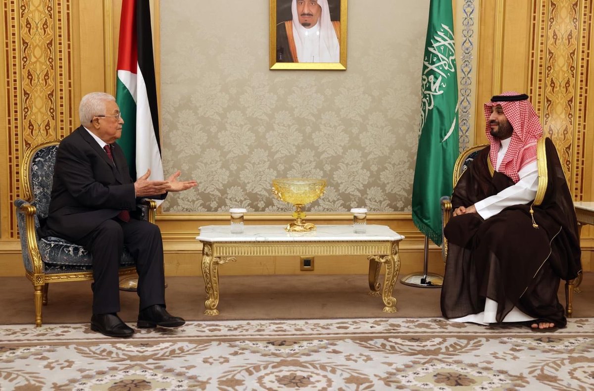 الرياض - الرئيس محمود عباس أثناء لقاء ولي العهد السعودي الأمير محمد بن سلمان في الرياض