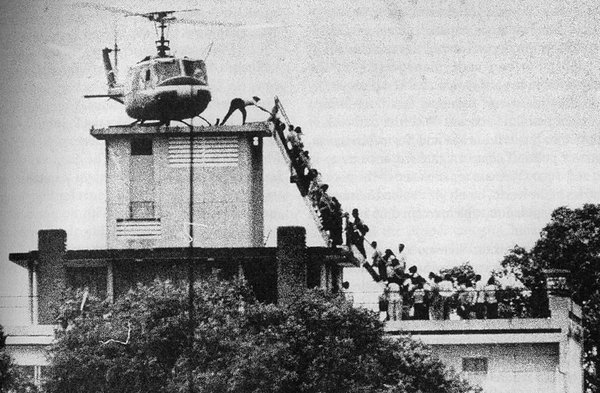 Good morning all & OTD in 1975, the last Western diplomats & personnel are evacuated from Saigon as South Vietnam's government, denied military help, collapses amid the Communist onslaught. Within hours, Saigon will fall to the North Vietnamese Army. Approx 2m refugees will flee