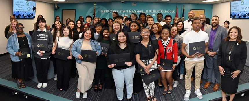 #Classof2024: Introducing the Valedictorians and Salutatorians of the Class of 2024. 🎓mnps.org/news/featured-… Congratulations seniors, proud families and dedicated educators! #ExperienceMNPS