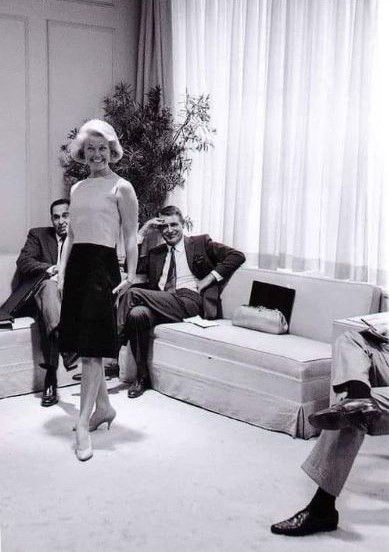 #TakingABreakFromFilming 
#ThatTouchOfMink (1962) 
Rich businessman & a young woman are attracted to each other, but he only wants an affair while she wants to save herself for marriage. 

#DorisDay trying on clothes at Bergdorf Goodman's for film with #CaryGrant
#FilmX 📽️  🎬