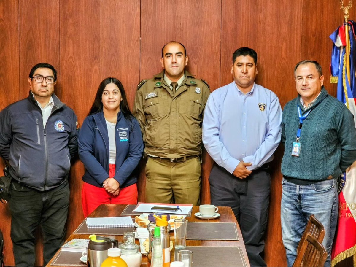 La Delegada Provincial de Talagante @stefiduartem se reunió con Bomberos de #IsladeMaipo, Carabineros y Seguridad de @MuniIsladeMaipo para trabajar en creación de protocolos y estrategias preventivas, reduciendo el riesgo de situaciones de inseguridad en llamados a emergencias.