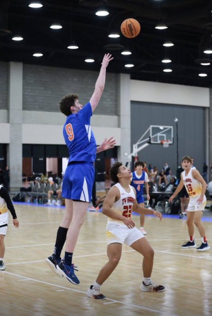 Unsigned 6’9 2024 @JosiahHubbard7 racked up several offers recently and played well again this weekend at @hoopseen #GrassrootsShowcase. The big man does the little things that make his teammates better. Josiah’s upside continues to attract coaches. We love it.
@TigersTennessee