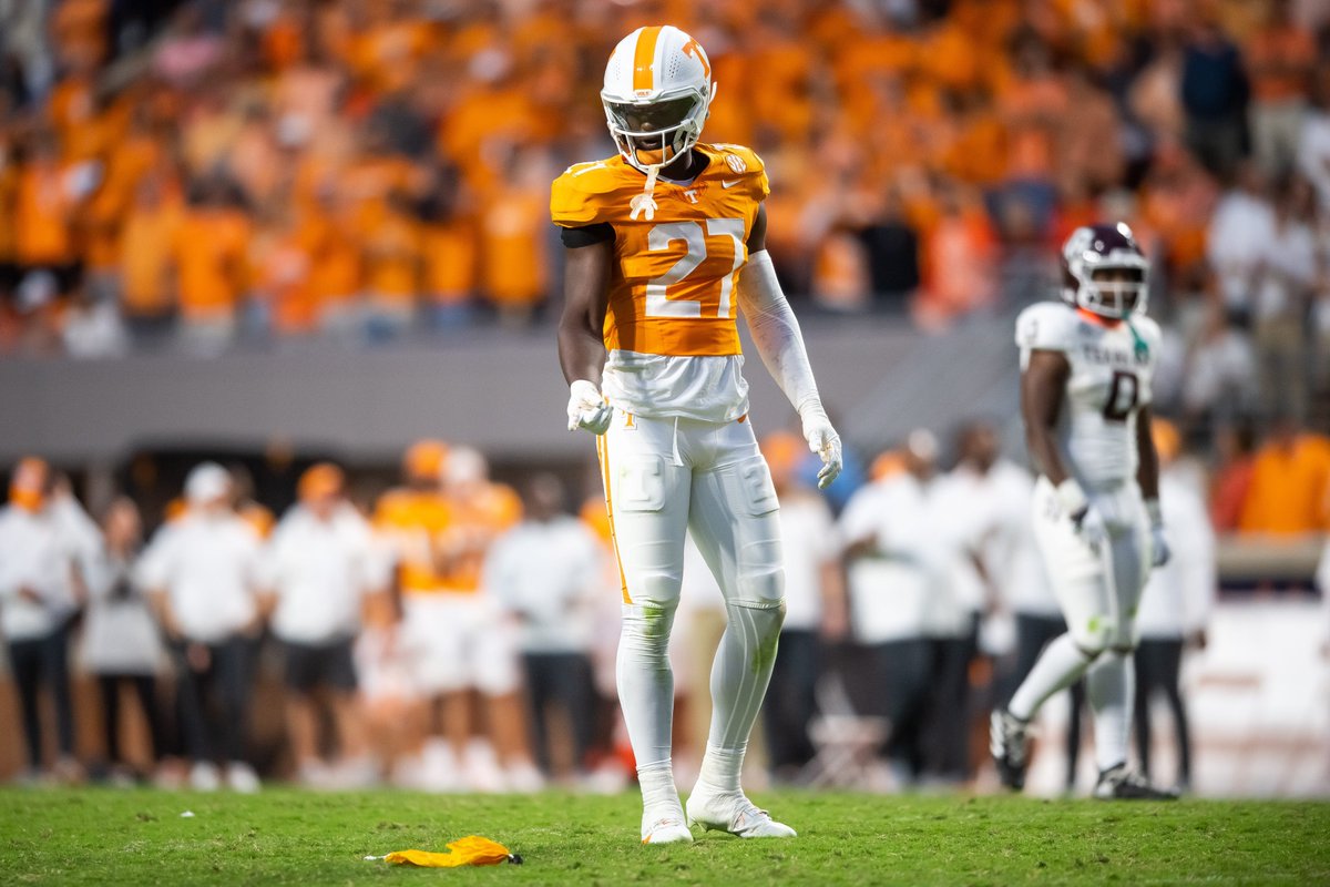 FF_TravisM's tweet photo. Now that the 2024 NFL Draft is done...

It's time for a Three Round Way-Too-Early 2025 NFL Mock Draft!

96 of the best returning #CFB stars set to be selected in NEXT year's #NFLDraft. 🔗🔽
https://t.co/Ov6euOisu8 https://t.co/iw1w63ZMqz