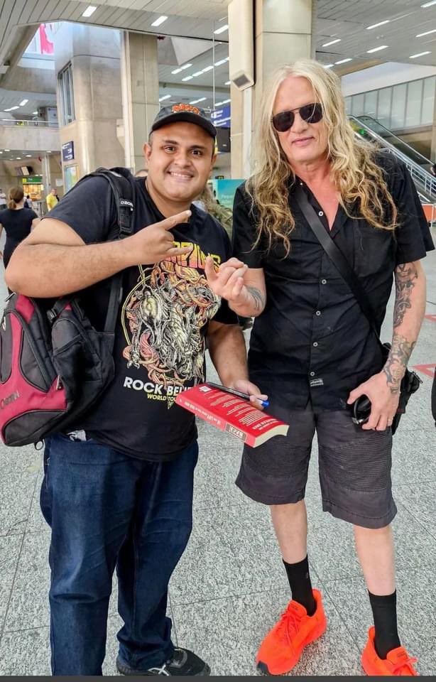 @sebastianbach This is you wearing your wedding ring at an airport in Rio de Janeiro while meeting my friend @zicotico_tico 

Show this to your wife