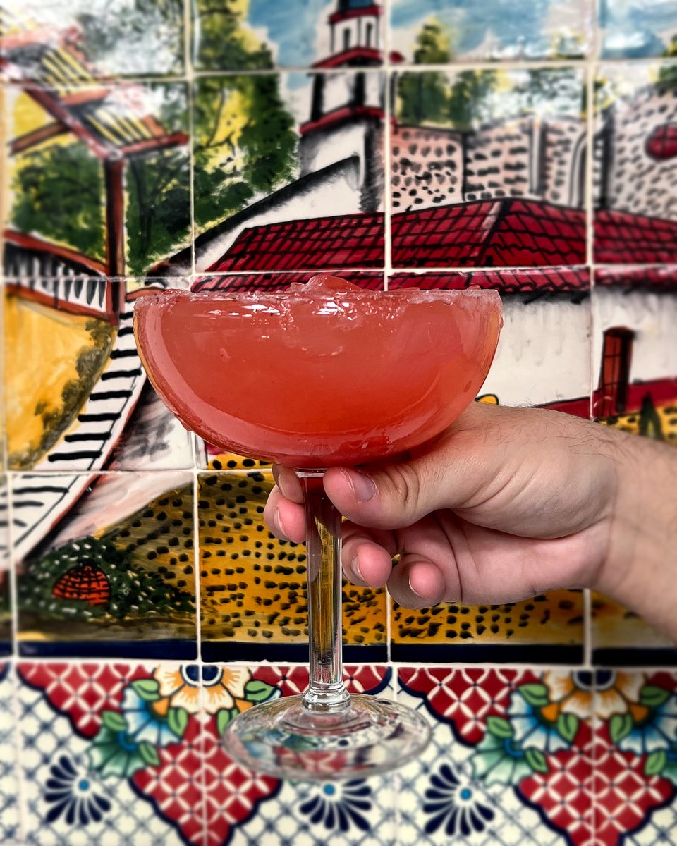 Nothing like #MargaritaMonday! 

Here's to making Mondays better, one sip at a time. ¡Salud! 🍹