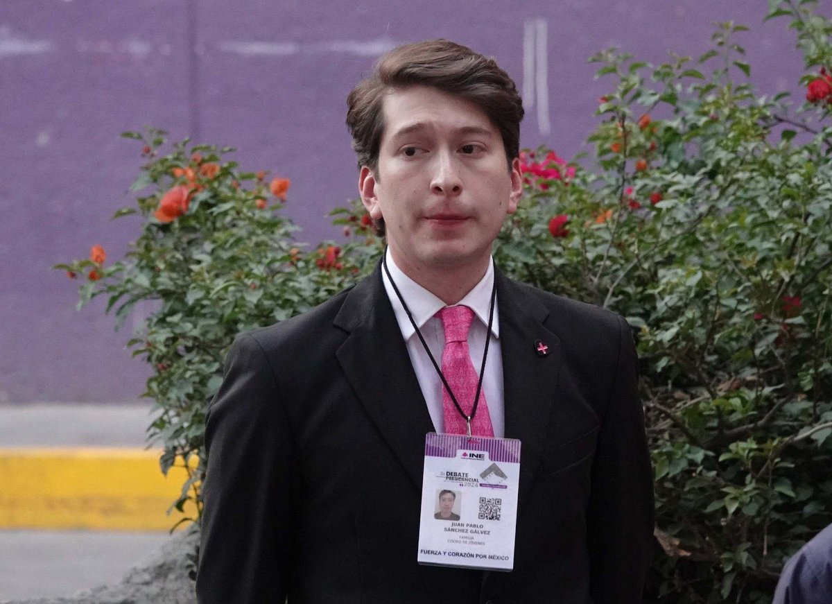 FreddyOliviery's tweet image. .@XochitlGalvez volvió a mentir 

Su hijo, el borracho, clasista y misógino sigue siendo coordinador de jóvenes de su campaña.