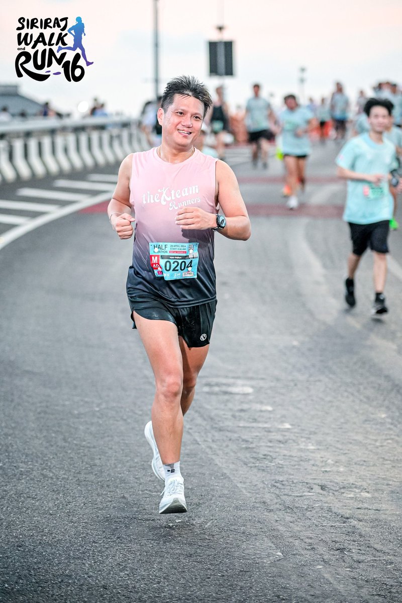 ยิ้มอ่อน แต่ร้อนมาก 🔥 

#ศิริราชเดินวิ่งครั้งที่16
#16thsirirajwalkandrun
#ศิริราชเดินวิ่ง
#Sirirajwalkandrun 

#theXteam #theXteamRunners 
#theXteamAndFriends
#halfmarathon #run
#running #runner
#tookkyrun