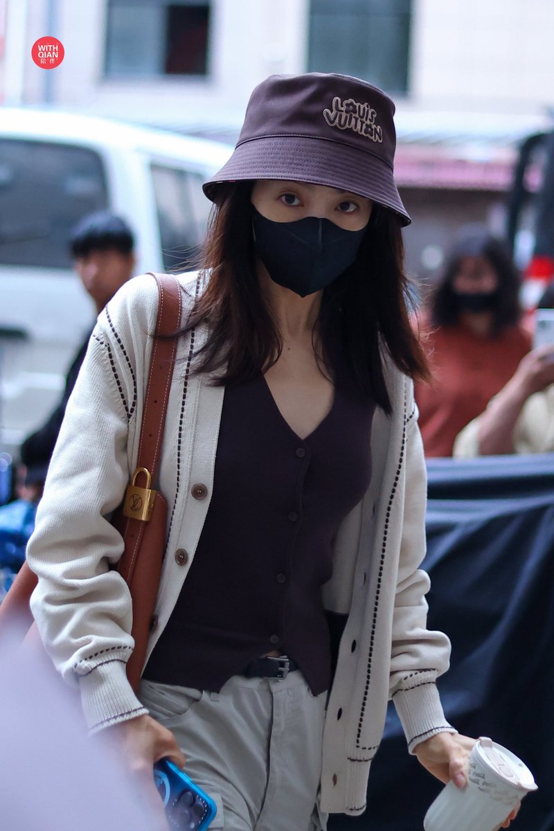 #山河枕 #fightforlove 
240430 off to work

©️ WithQian宋茜的陪伴 
#victoriasong #宋茜 #빅토리아 #songqian