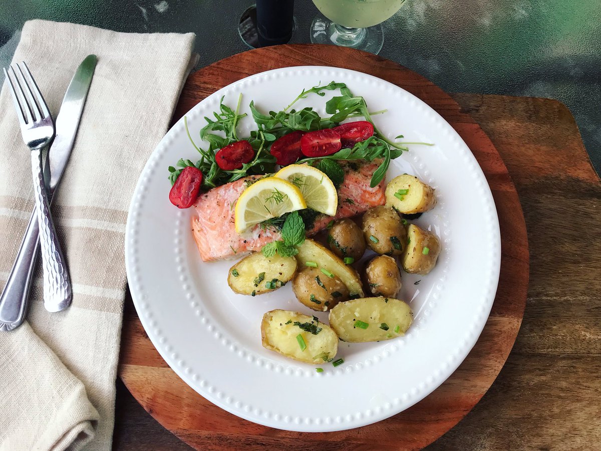 Baked Salmon with herbed 🌿 butter ,served with butter chive ,mint baby potatoes,cherry 🍒tomatoes and arugula 😋