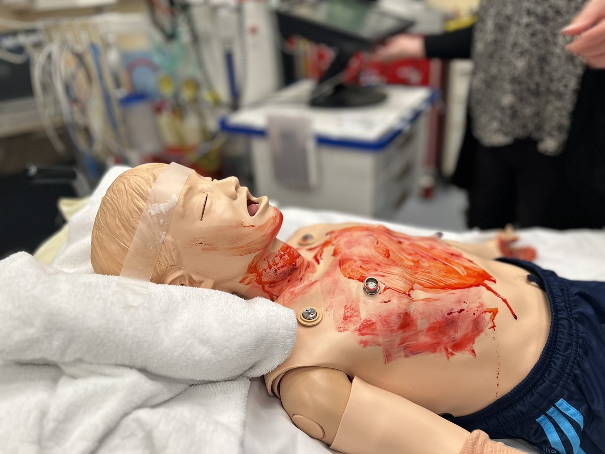 We all simulate resus in #PedsEM, but how often do you simulate unsuccessful outcomes, with goals of learning when to stop, and communicating with the family? Today I played “mum” in our trauma sim, with the focus being care of the family & team. cureus.com/articles/19685…