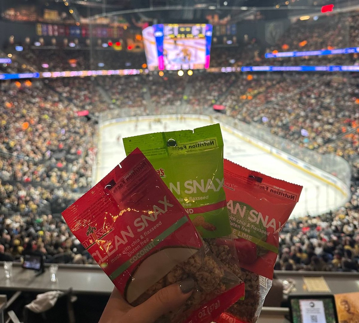 Game 4 at @TMobileArena! 🏒🤩 Can the @goldenknights take a 3-1 lead over the @dallasstars tonight!? #MelissasProduce #HealthyOptions #CleanSnax #UKnightTheRealm #VegasBorn #StanleyCup