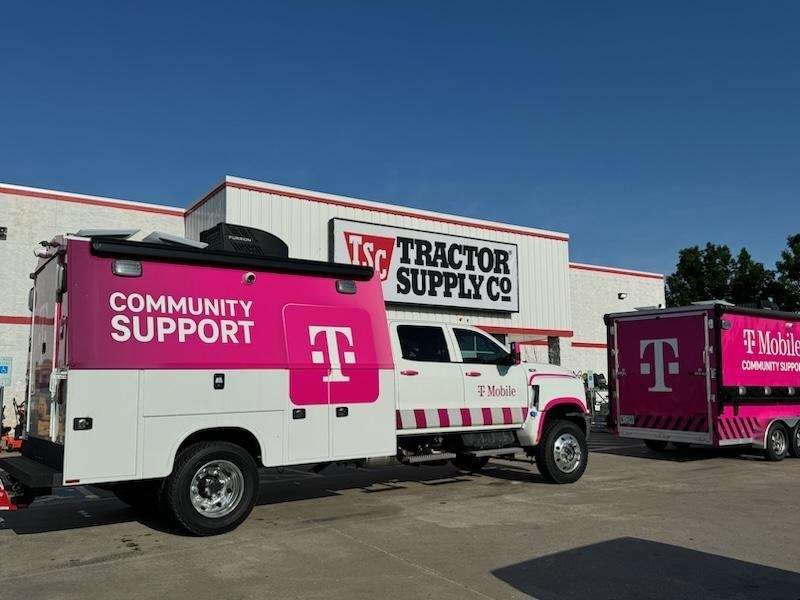 .@TMobile and @TractorSupply united in Oklahoma to support residents and businesses impacted by this weekend’s tornados and storms. ❤️ Learn more about our relief efforts: t-mobile.com/news/community…