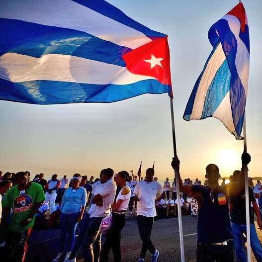👉Para aquellos que pensaban que la Revolución Cubana tiene los días contados les decimos 🇨🇺 Aquí hay Revolución Pa Rato Viva el 1ro de Mayo ! #PorCubaJuntosCreamos #DeZurdaTeam