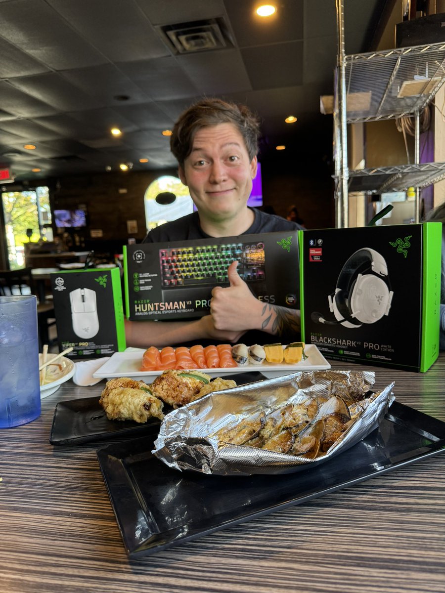 YOOO @Razer HOOKED IT IP WITH THE FASTEST TURN AROUND! A WHOLE NEW SETUP! I can’t wait to try em all! 0.1ms on keyboard switches, wireless long lasting battery headset, AND THE VIPER V3 PRO??? FIRE!!! THANKS SO MUCH!!! WITH SOME SUSHI!!!! SUSHI AND GAMING GEAR!