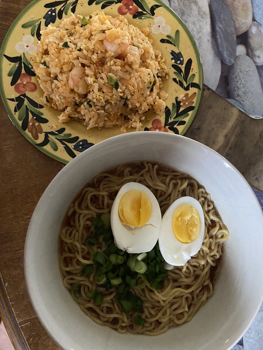 カルガリーで1番美味しいラーメンはもはやお店ではなく、日清のラーメン屋さんしょうゆ味(私調べ)