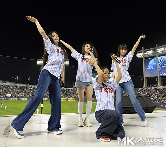 #VVUP at LG TWINS

#VVUP #비비업 #HYUNNY #KIM #PAAN #SUYEON #pinterestupdate