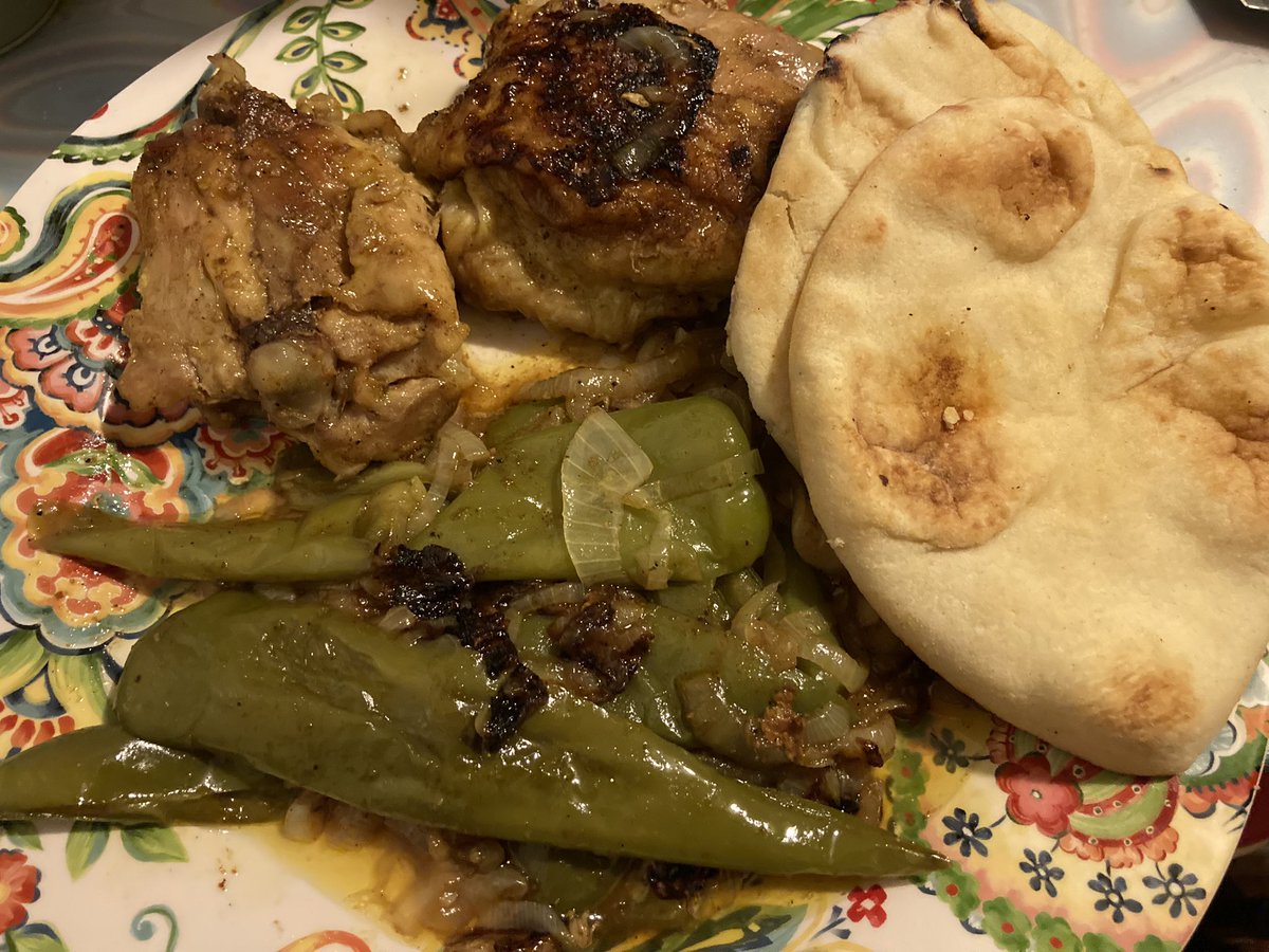 Sautéed Chicken with tikka spices, onions and peppers. Nann bread