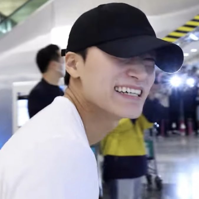 San has the same beautiful smile 🥹🥹