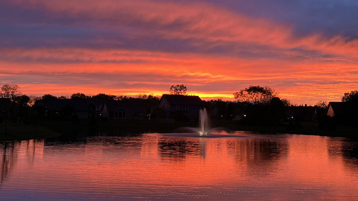 Amazing #nofilter sunset after the ☔️ tonight! <a href="/angelabuchman/">Angela Buchman</a> <a href="/SeanAshWX/">Sean Ash</a> <a href="/LindseyWTHR13/">Lindsey Monroe</a> <a href="/ChuckWTHR/">Chuck Lofton</a>
