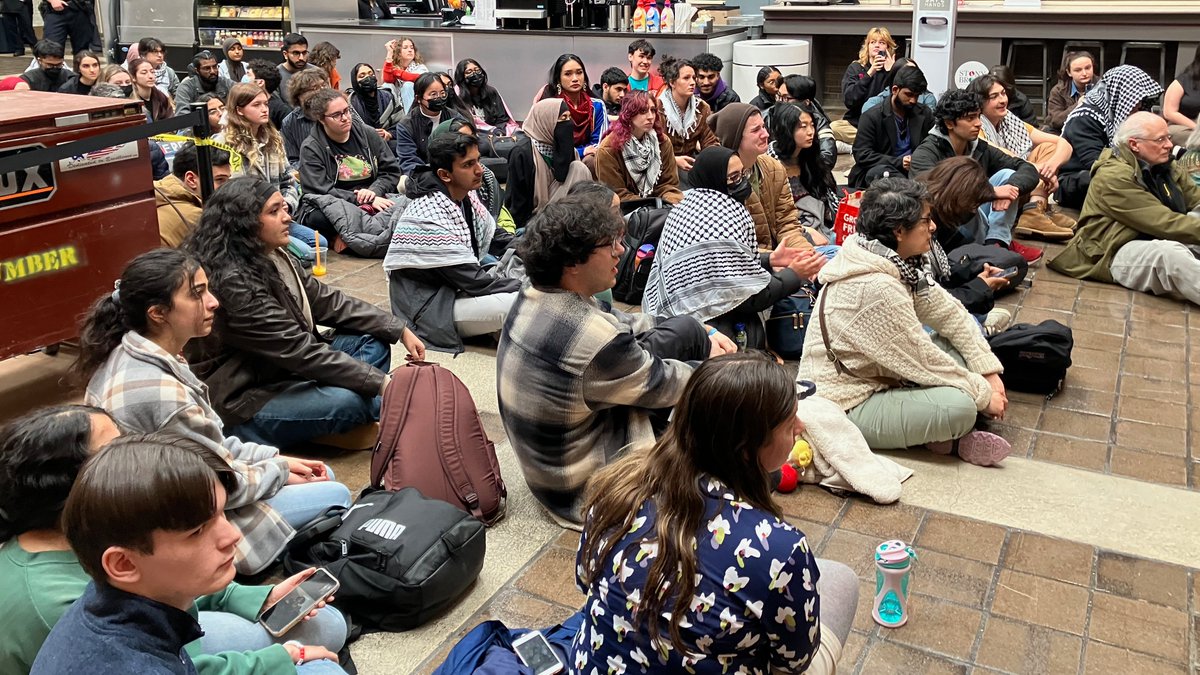 In response, a group of Stony Brook U faculty & students led a second sit-in on March 27 in the admin building to draw attention to the criminalization of protest at SUNY Stony Brook. #StonyBrookDropTheCharges 3/6