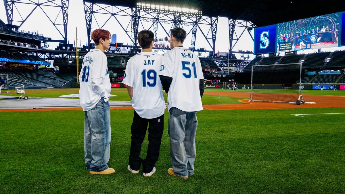 DODGERS.                           MARINERS.