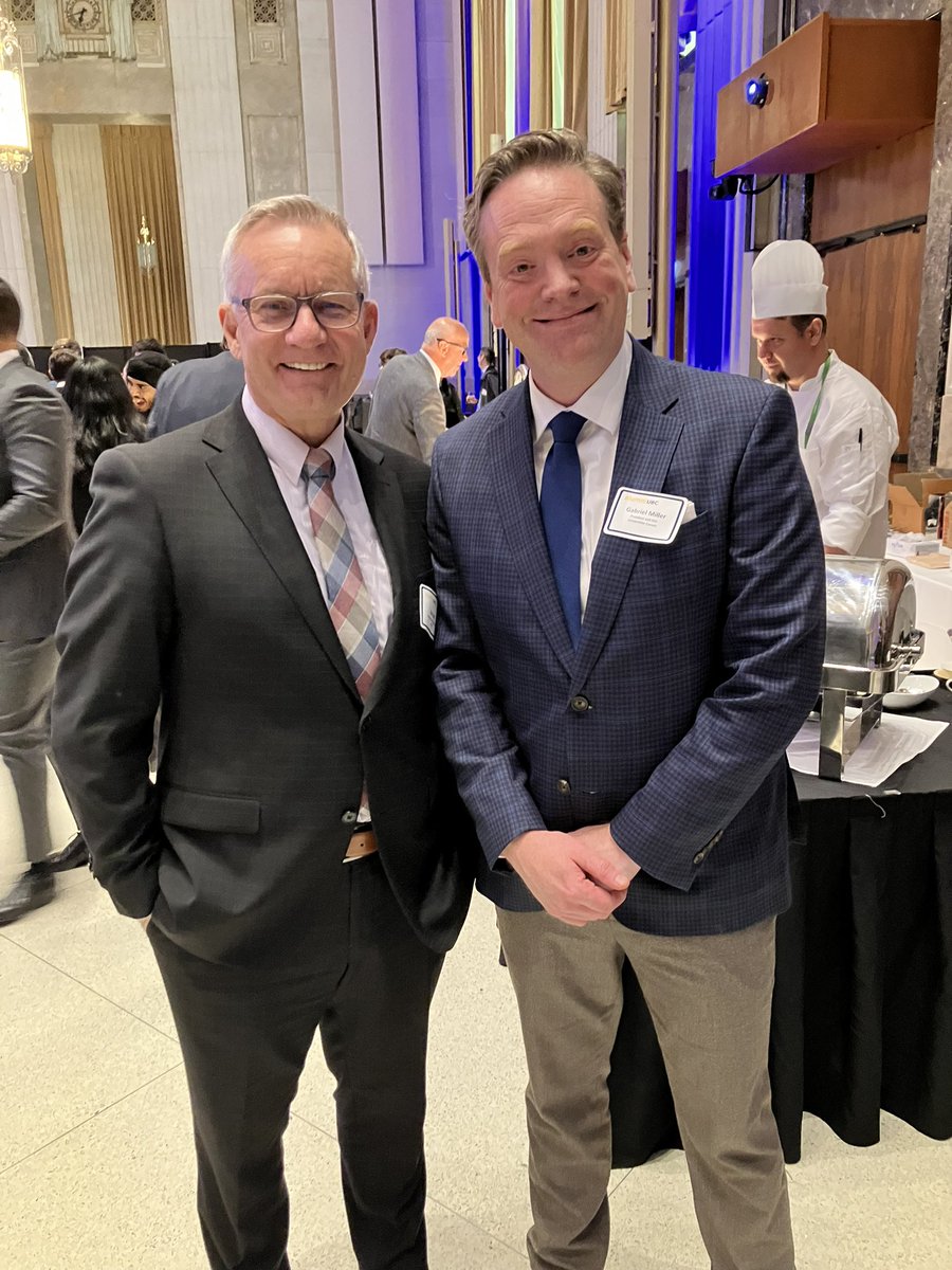 Had a great time strolling down memory lane with one of my all time favorite MPs and former ministers @HonEdFast. Thanks @UBC for bringing us together at your reception tonight in Ottawa @ubcprez @UBCO_Principal