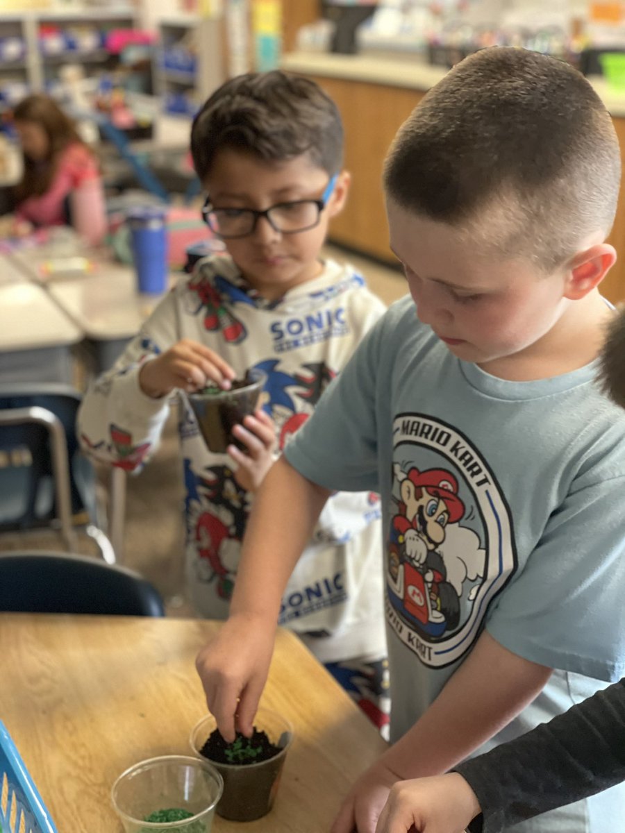 Today we did a little planting! Now we will take care of our plants and watch them grow! @VV_Voyagers #fabulousfirsties #planting #wearegrowing