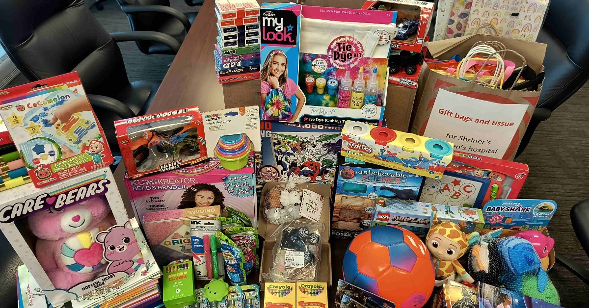 Vitalant employees brought some cheer to a Shriner’s Children’s Hospital recently with the delivery of toys the employees collected. The loot included coloring books, teddy bears, soccer balls, and more!  #shrinershospital #shriners #itsourwhy #childrenhealing