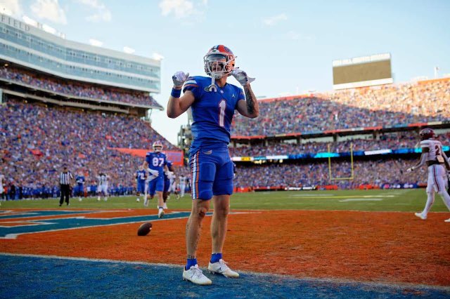 ALL GLORY TO GOD!! Blessed to receive an offer from The University of Florida!! 🙌🏾 💙🧡#GOGATORS @coach_bnapier @russcallaway @CoachBillyG @adamgorney @SWiltfong_ @ChadSimmons_ @CraigHaubert @rivals @247sports @on3recruits @onlygators @GatorDave_SEC @delatorre @Swamp_247