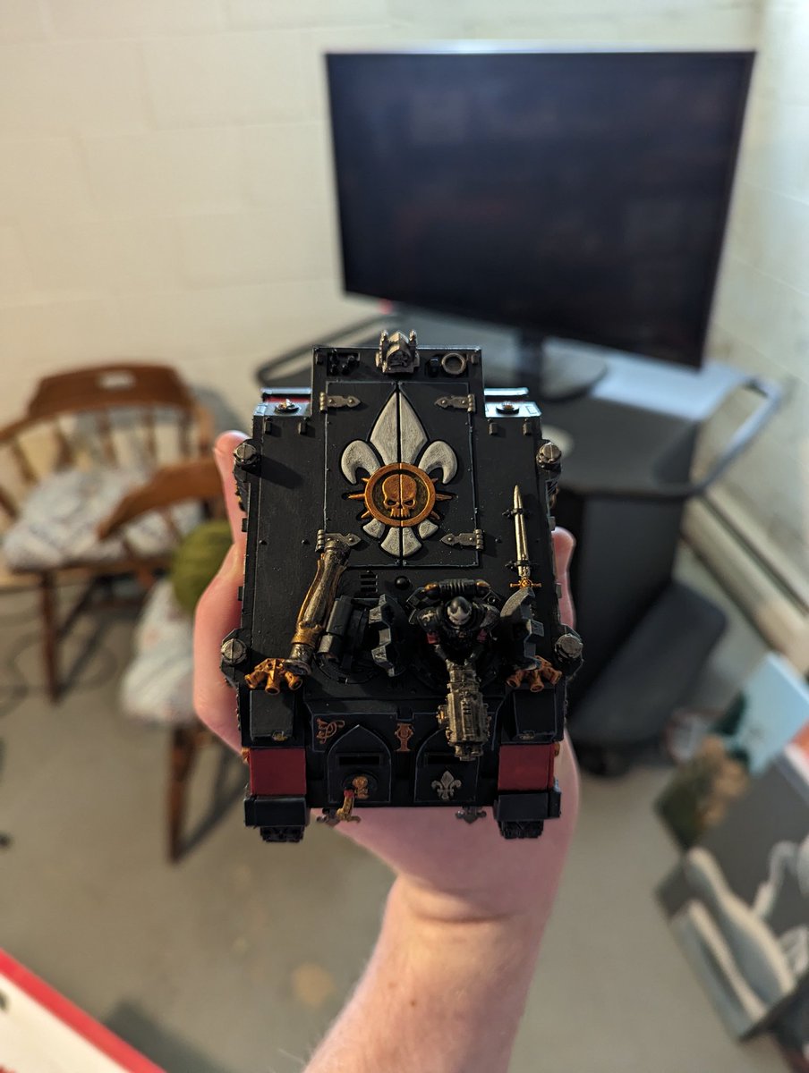 Working on my first vehicle, the Sororitas Rhino! Pretty happy with how this is turning out. Touchups and transfer sheets are next.

#warhammer40000 #warhammer40k #WarhammerCommunity #40k #adeptasororitas